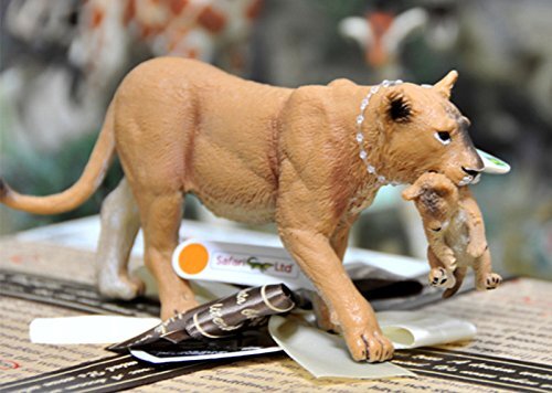 Safari Ltd. Lioness with a Cub