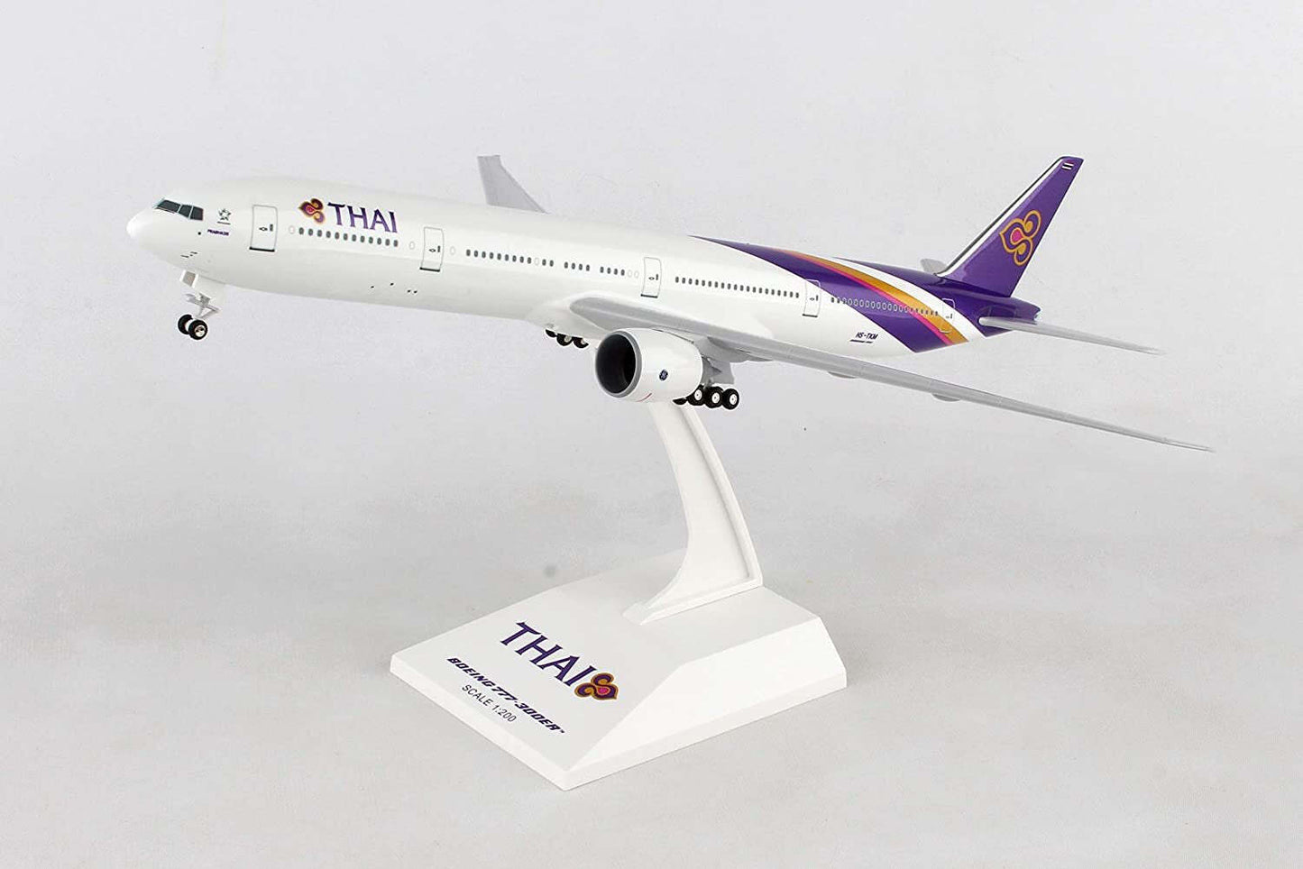 Daron Worldwide Skymarks Thai 777-300 1/200 W/GEAR