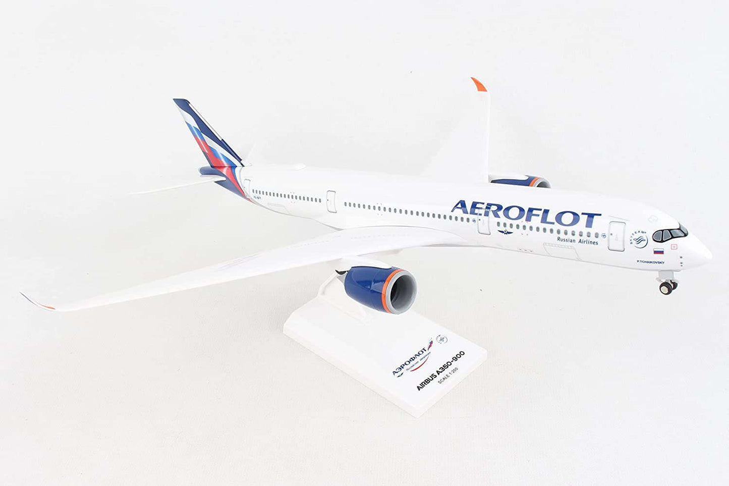 Daron SkymarksAeroflot w/ Gear  A350-900 1/200 scale - copy