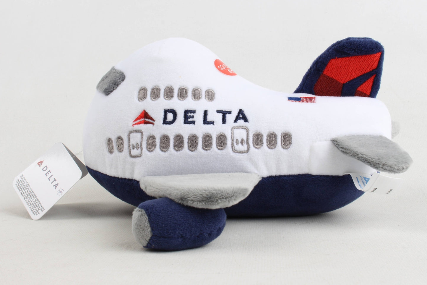 Daron Worldwide Trading - MT005-1 Delta Airlines Plush airplane by Daron toys.
