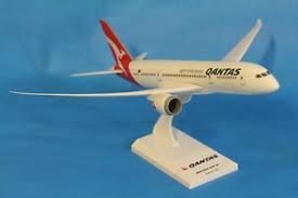 Daron Worldwide SkyMarks Qantas B787-8 1/200 Scale Daron Plane Model