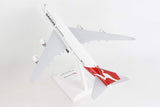 Daron SkyMarks Qantas 747-400 1/200 Farewell Queen of The Skies VH-OEJ SKR1064